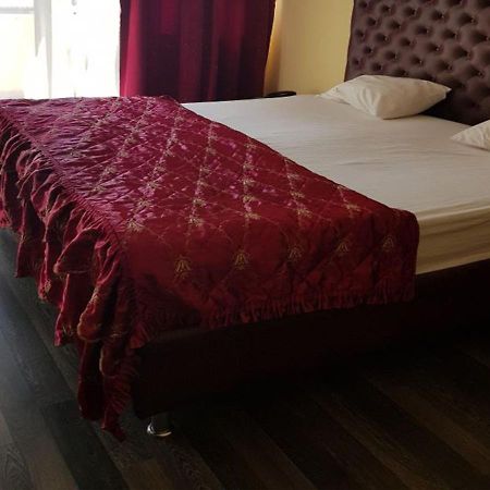 Emperum Nelson Hotel Chişinău Esterno foto