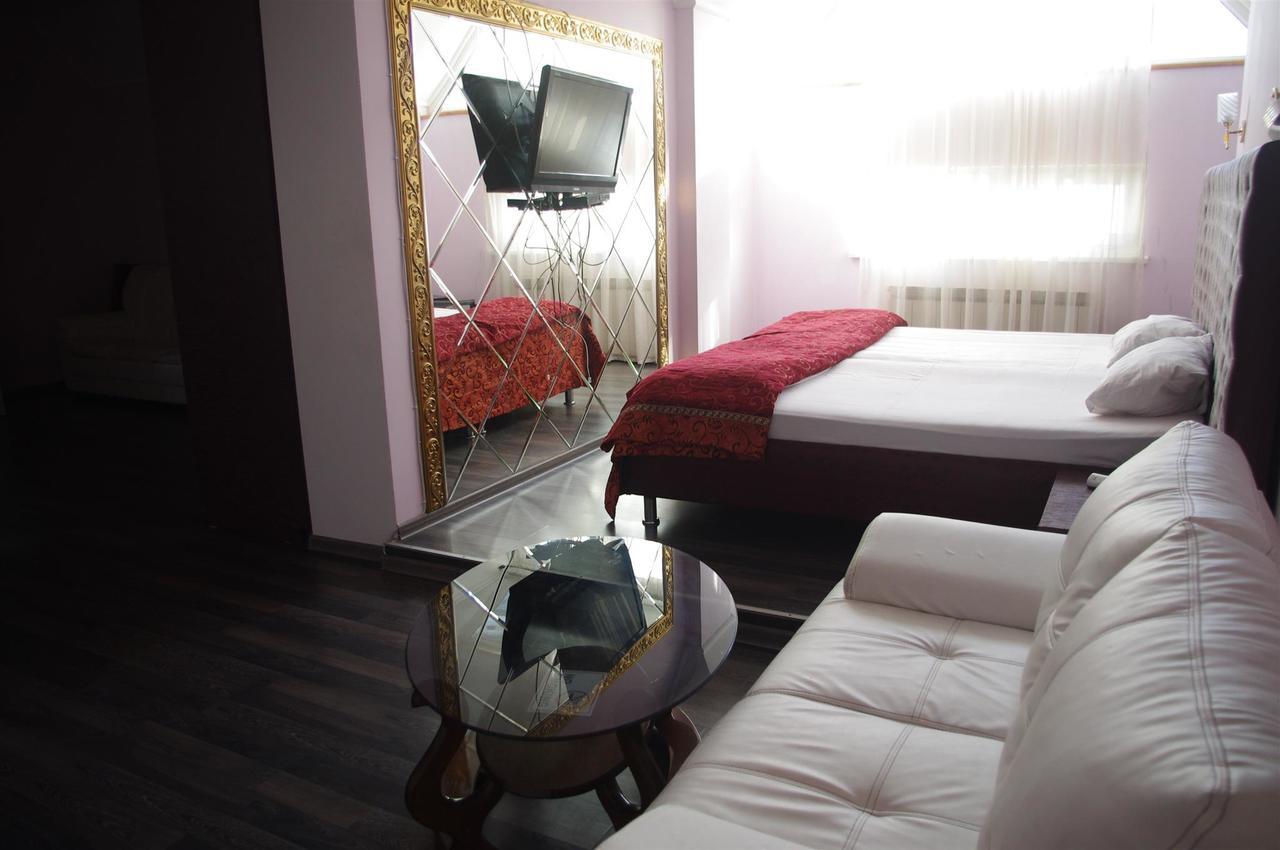 Emperum Nelson Hotel Chişinău Esterno foto