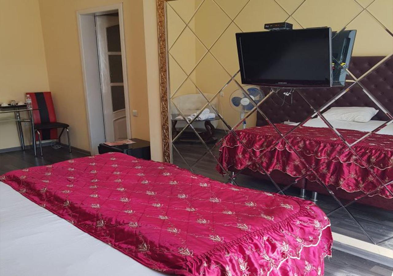 Emperum Nelson Hotel Chişinău Esterno foto