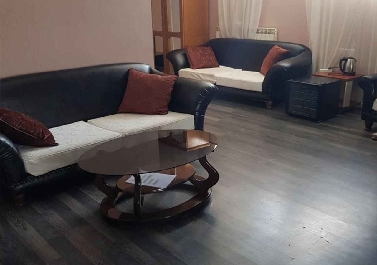 Emperum Nelson Hotel Chişinău Esterno foto