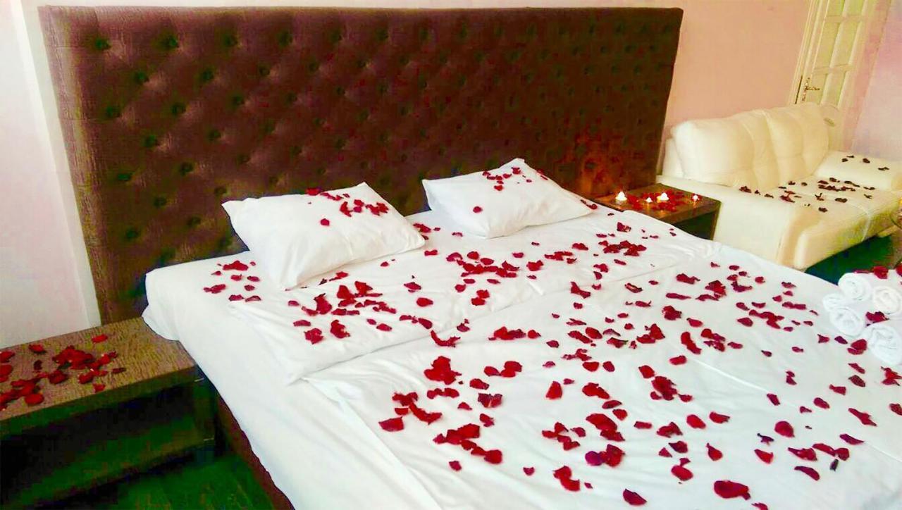 Emperum Nelson Hotel Chişinău Esterno foto