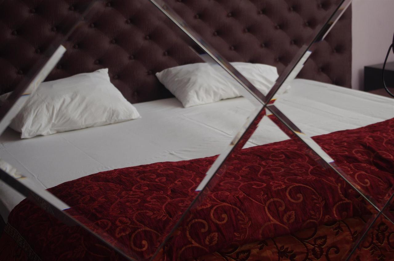 Emperum Nelson Hotel Chişinău Esterno foto