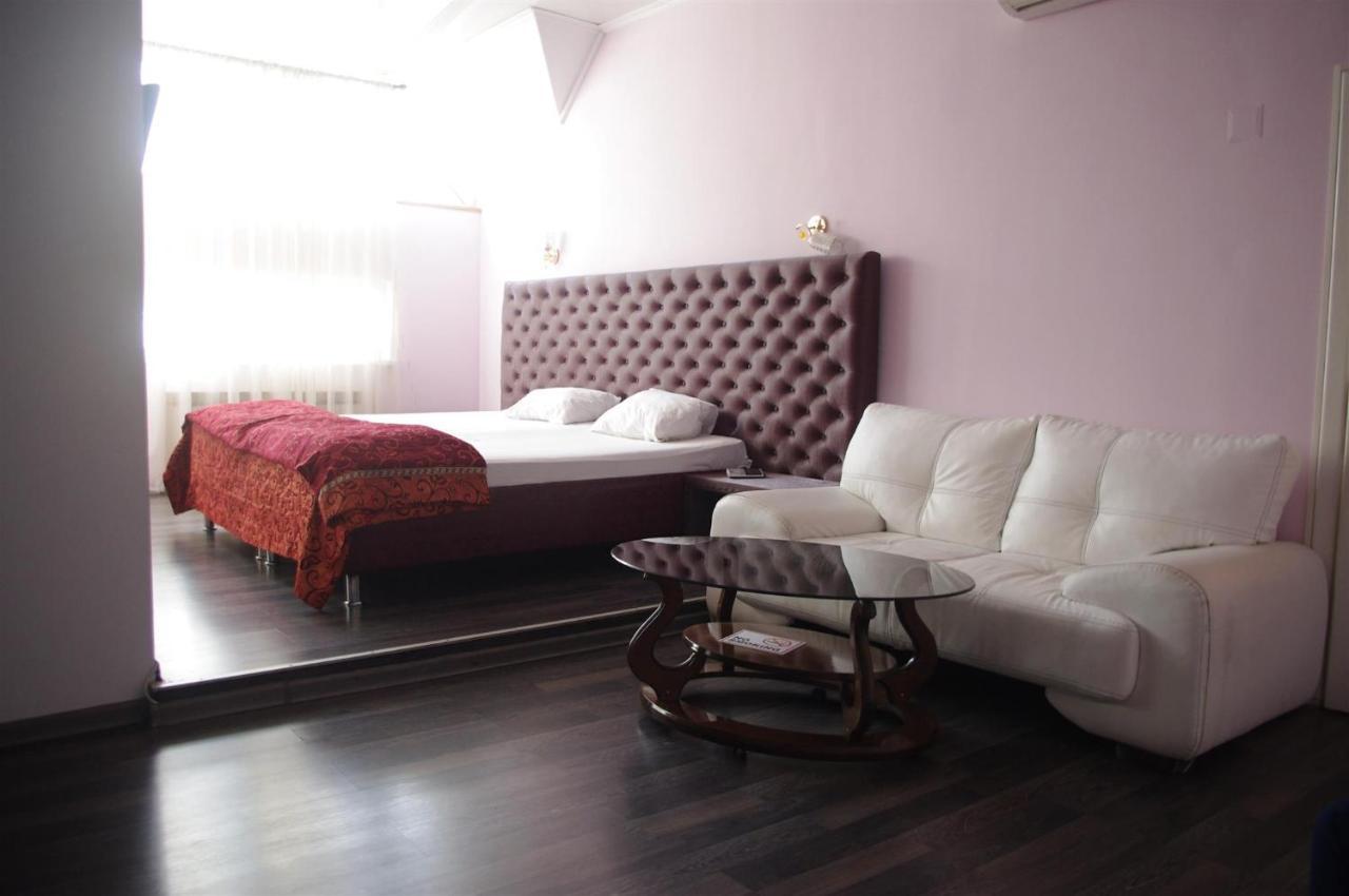 Emperum Nelson Hotel Chişinău Esterno foto