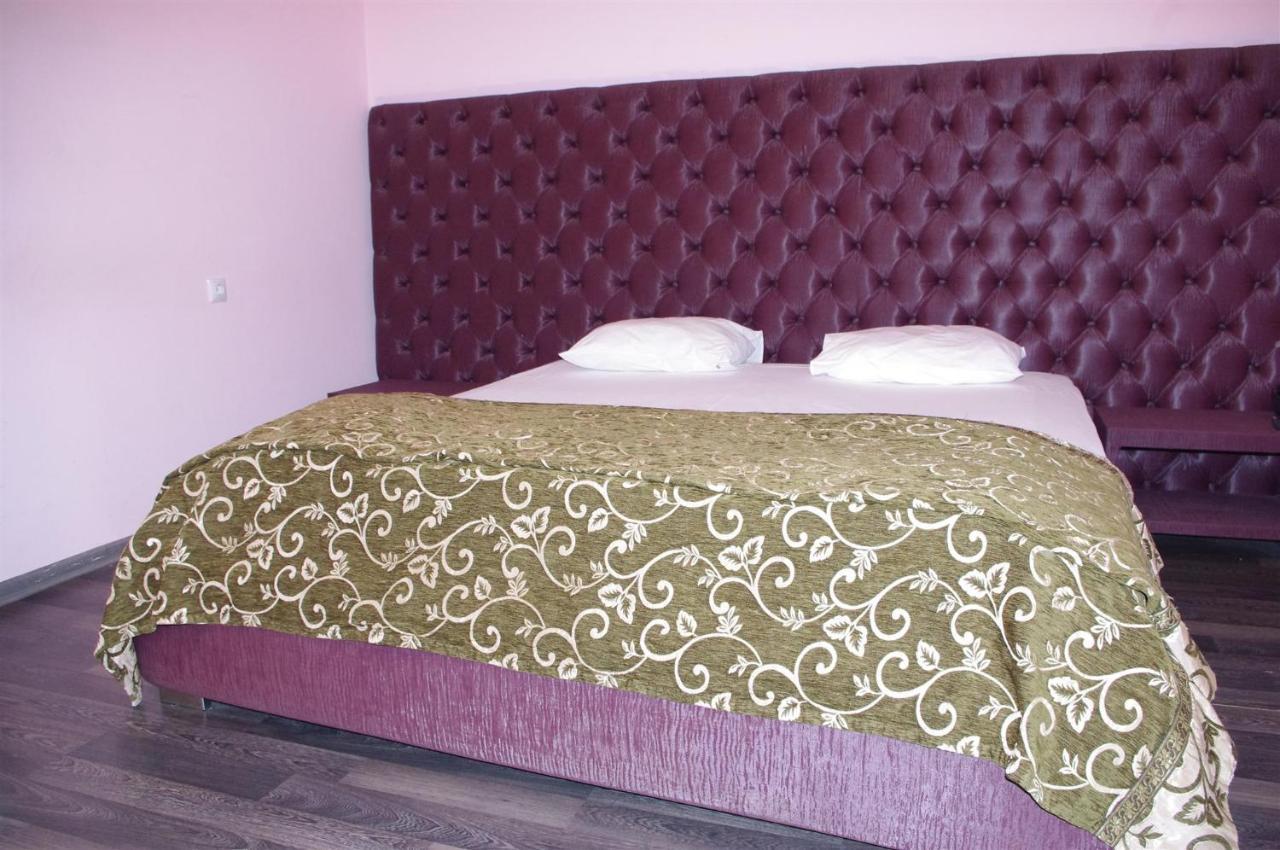 Emperum Nelson Hotel Chişinău Esterno foto
