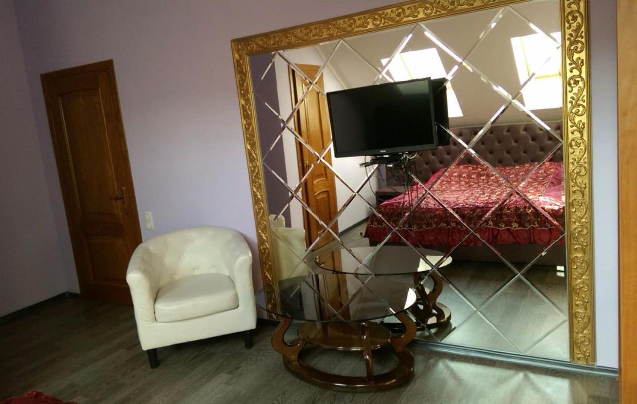 Emperum Nelson Hotel Chişinău Esterno foto