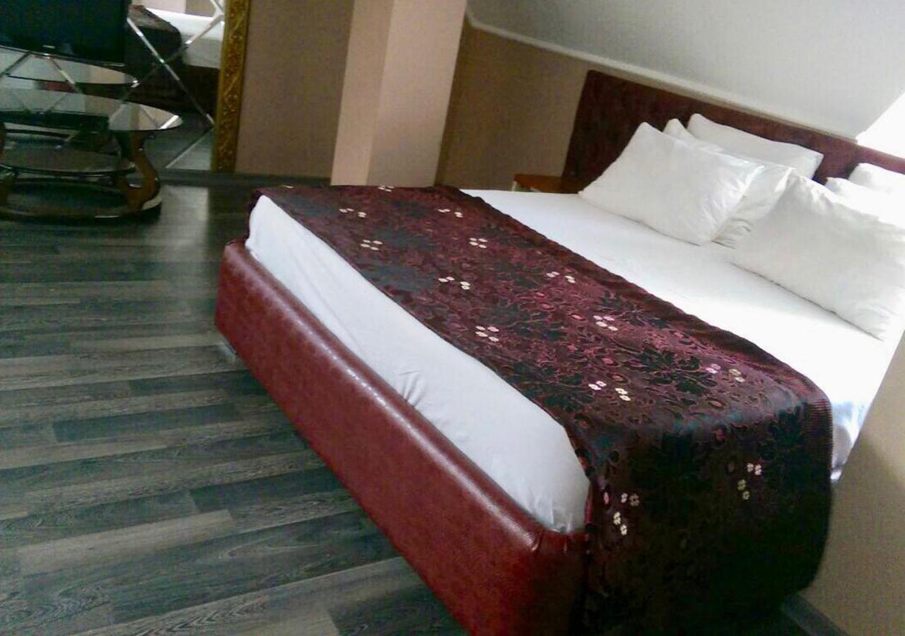 Emperum Nelson Hotel Chişinău Esterno foto