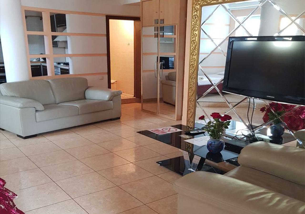 Emperum Nelson Hotel Chişinău Esterno foto