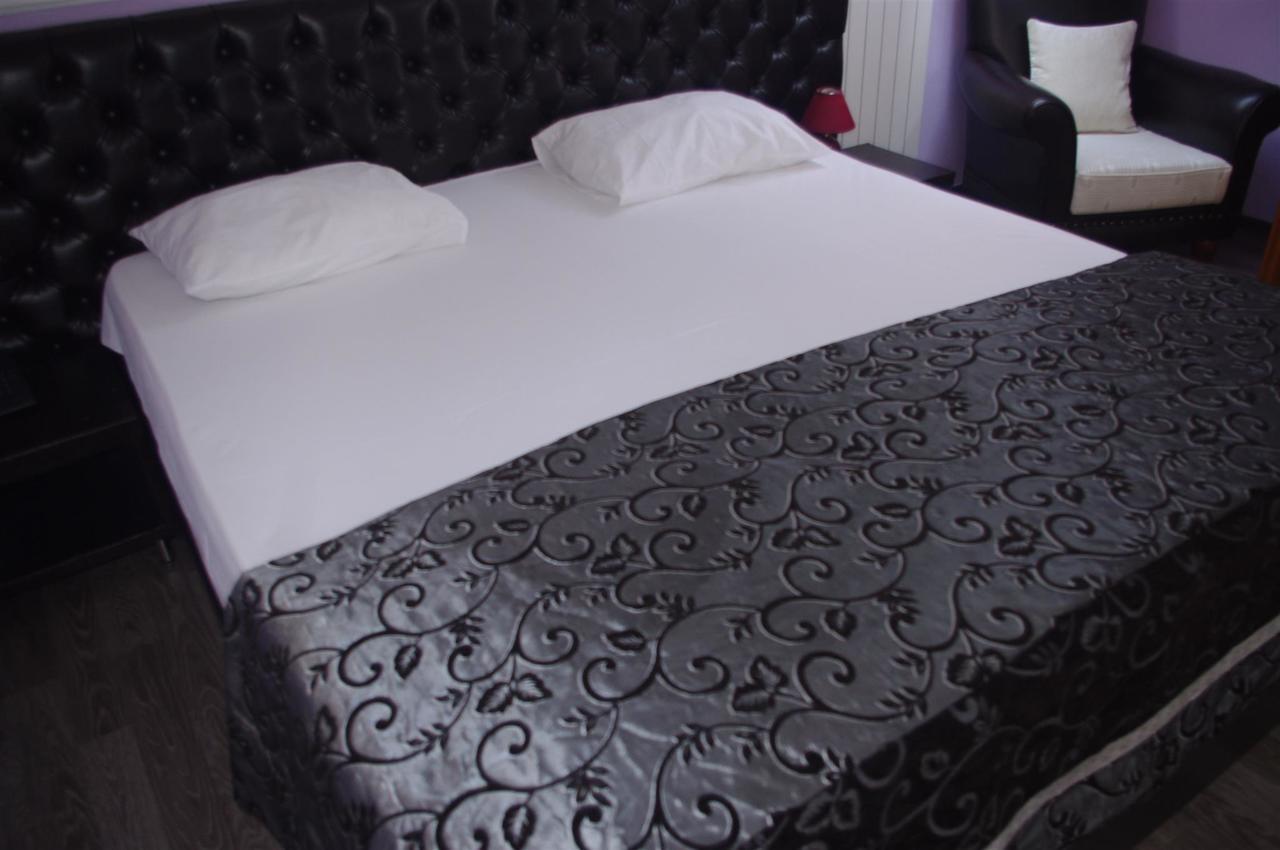 Emperum Nelson Hotel Chişinău Esterno foto