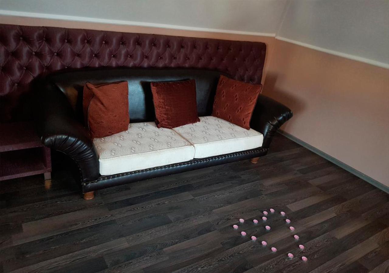 Emperum Nelson Hotel Chişinău Esterno foto
