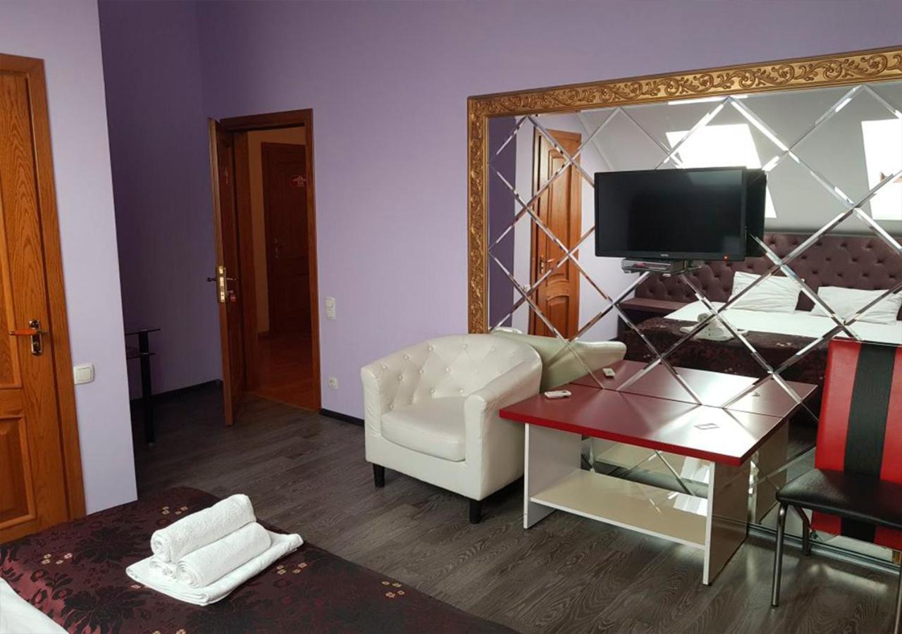 Emperum Nelson Hotel Chişinău Esterno foto